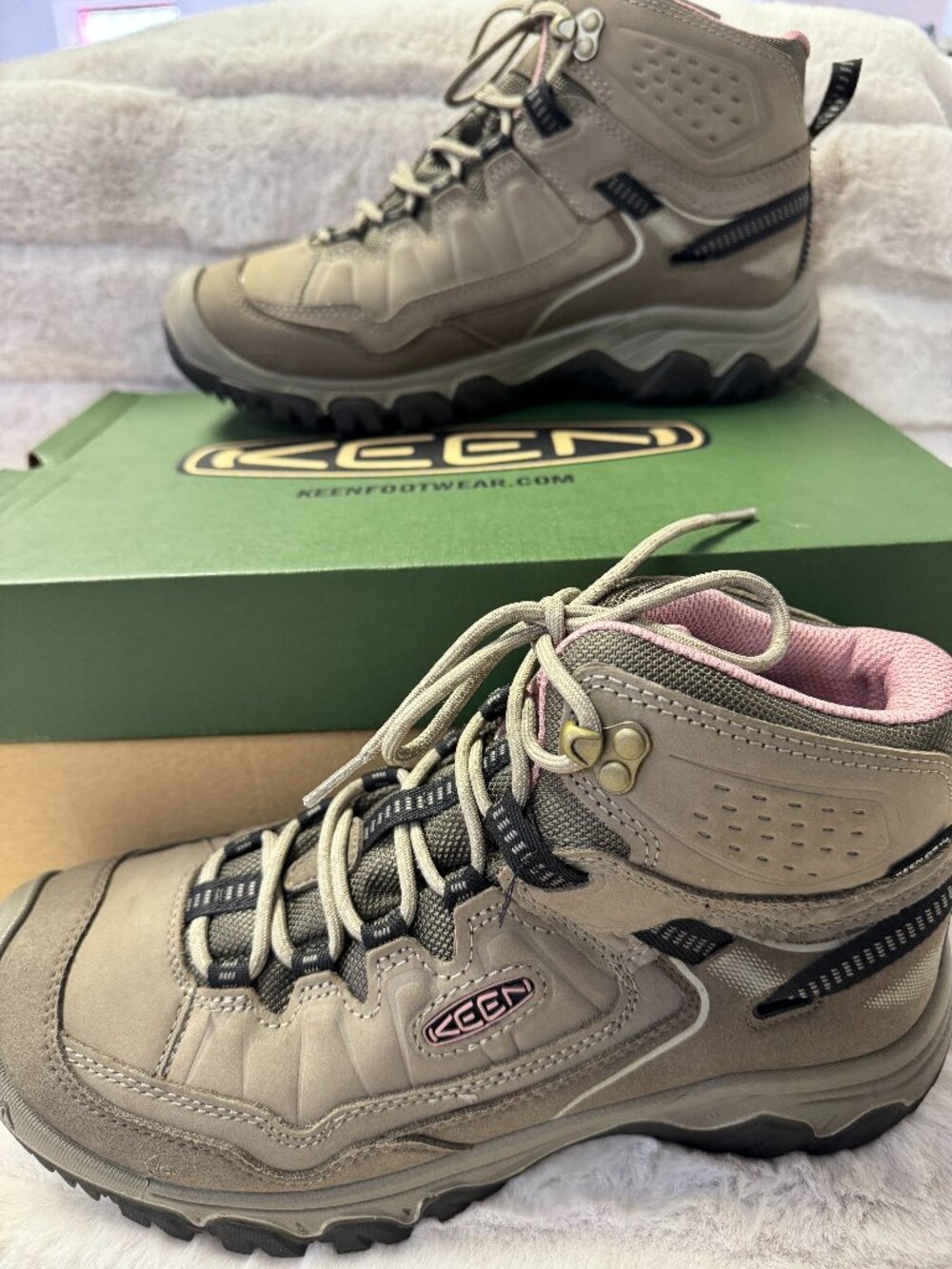 KEEN Women's Targhee IV Mid Waterproof Hiking Boots